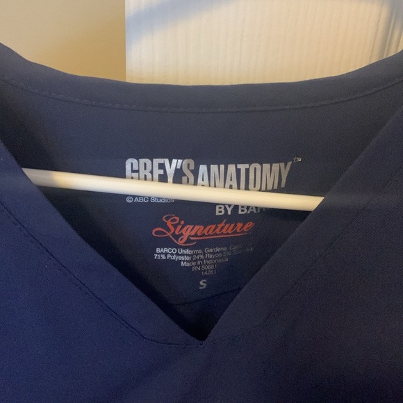 Grey’s Anatomy Scrubs - Picture 4 of 8